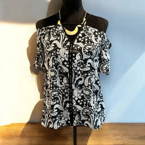 Express Paisley Cold Shoulders Top Short Sleeves Black White Sz Med Button Front